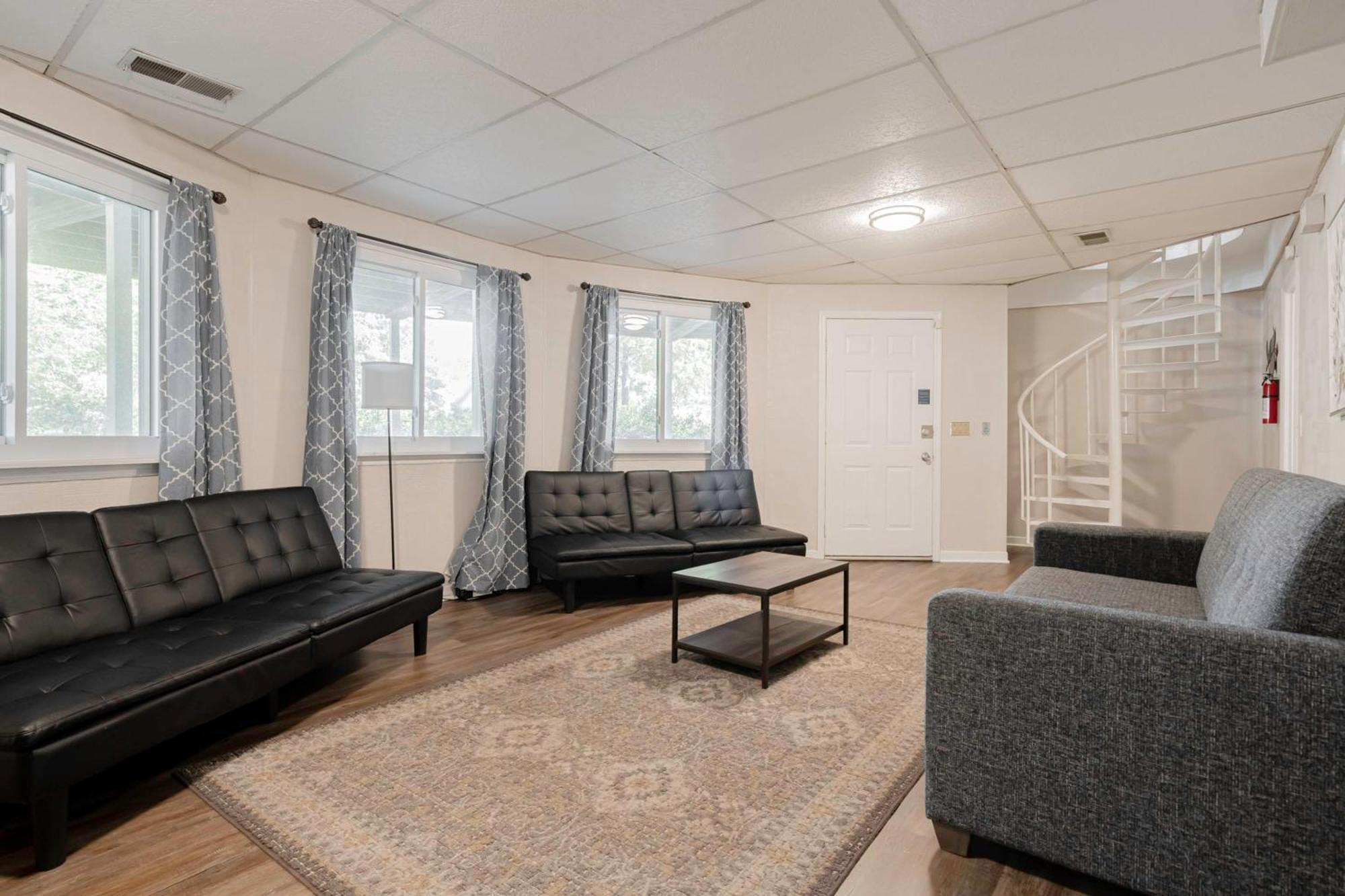Opulent Octagonal Oasis With Spiral Stairs-Minutes To Base Columbia Exterior foto