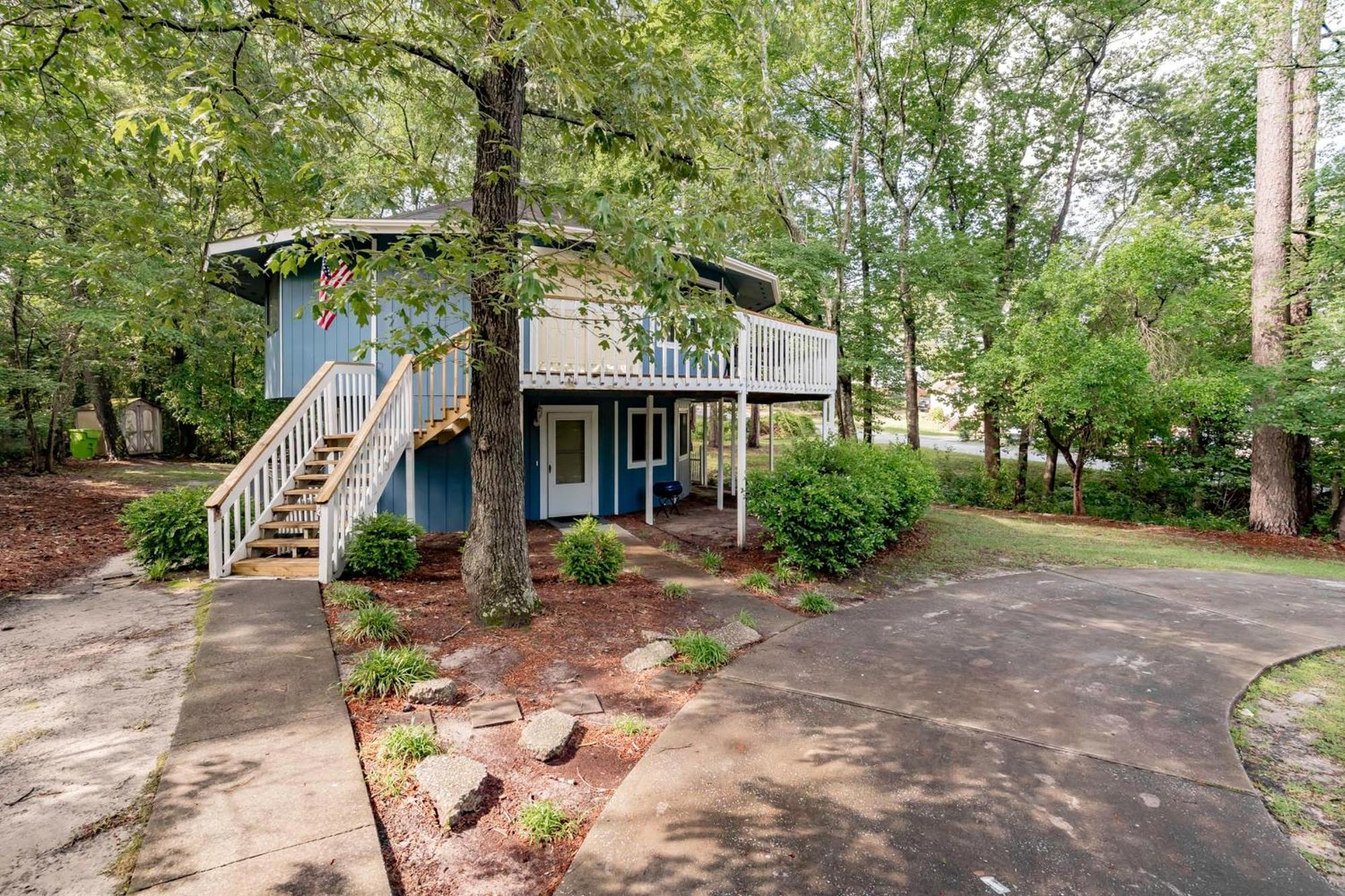 Opulent Octagonal Oasis With Spiral Stairs-Minutes To Base Columbia Exterior foto
