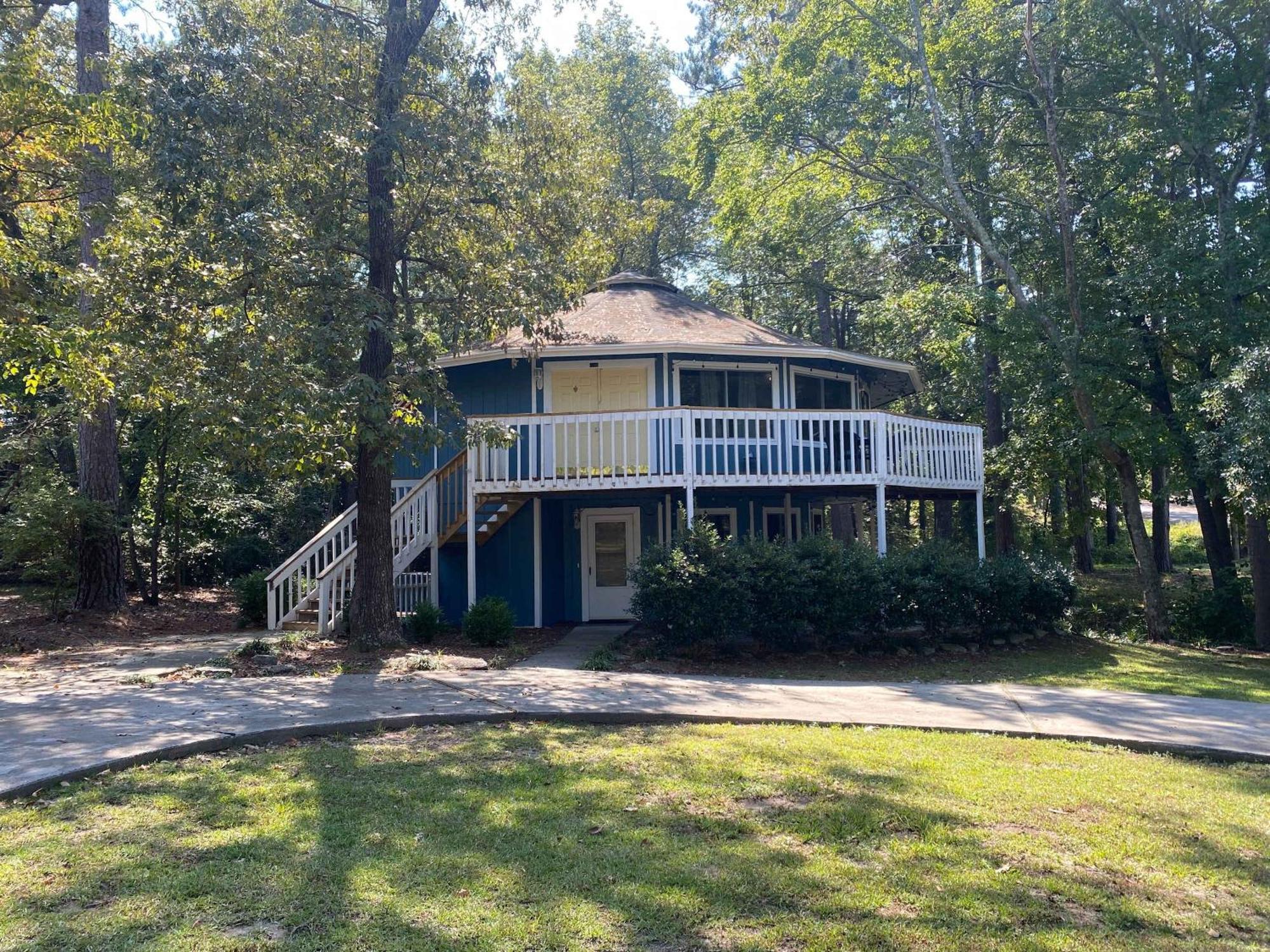 Opulent Octagonal Oasis With Spiral Stairs-Minutes To Base Columbia Exterior foto